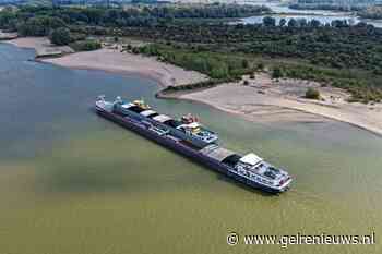 Met kolen geladen schip valt stil op de rivier