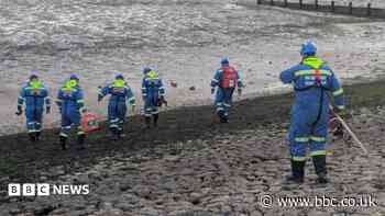 Ex-lifeboat gets stuck on mudflats