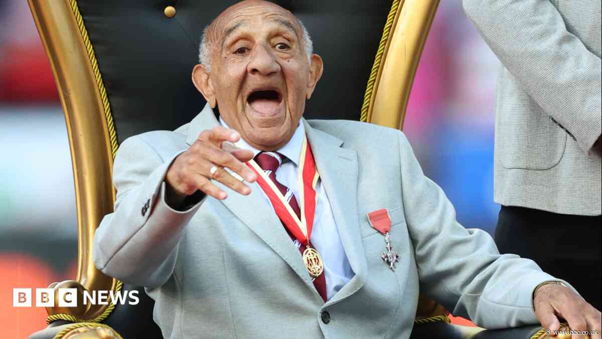 Council names square after Sir Billy Boston