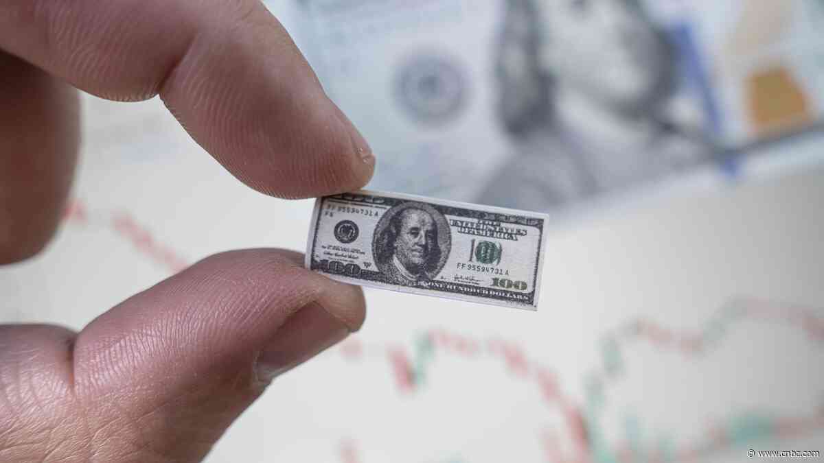 Inflation is outpacing wage growth again, squeezing Americans’ paychecks