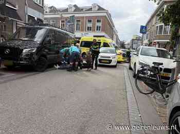 Fietser aangereden door auto en breekt sleutelbeen