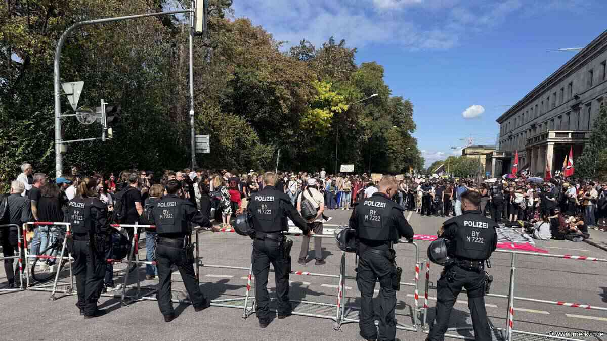 Zündstoff am Königsplatz: Rechte Demo trifft auf Gegenprotest – Polizei mit Großaufgebot vor Ort