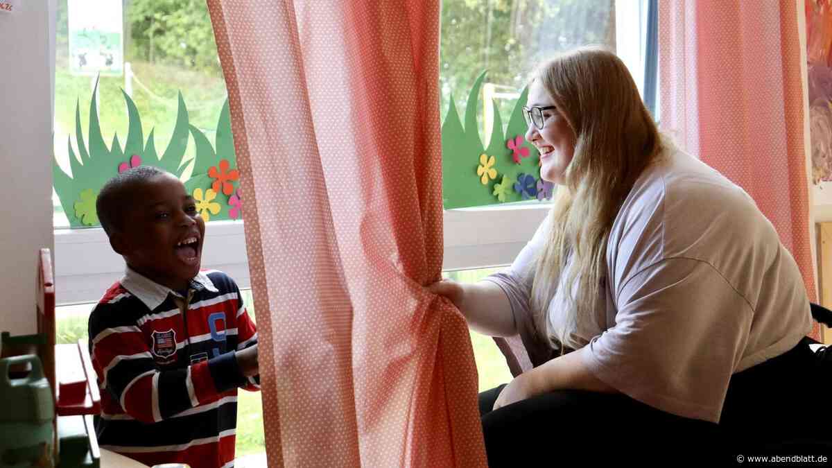Alina Lambrecht erfüllt sich Traumjob in der Kita – mit und nicht trotz Rollstuhl