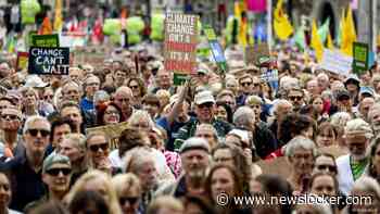 Tienduizenden mensen bij klimaatmars Amsterdam: 'Wij drammen w&eacute;l door, Rob'