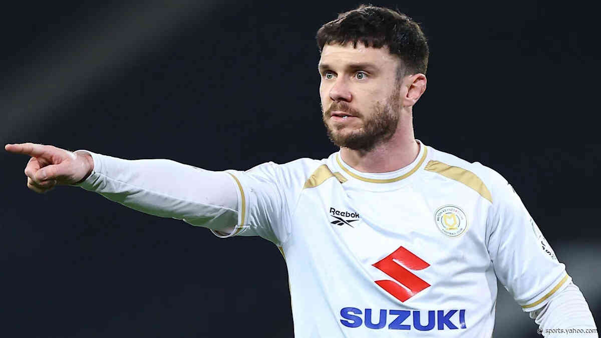 Wigan sign ex-Republic of Ireland striker Hogan
