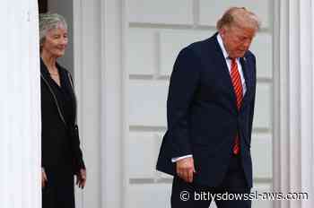 Trump aterrizó en Irlanda para reunirse con primer ministro y presidenta para luego visitar su complejo de golf