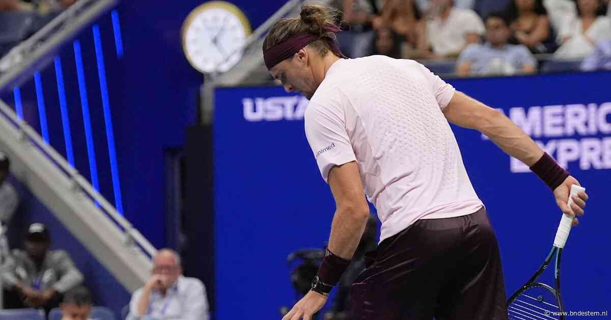 US Open-finalist Alexander Zverev onder vuur: ‘Iedere keer wanneer ik klaarsta voor een opslag, stuitert hij nog 12 keer’