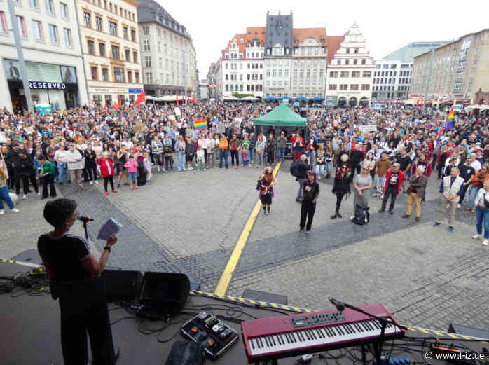 Leipziger Marktplatz: Tausende Menschen protestieren gegen die AfD