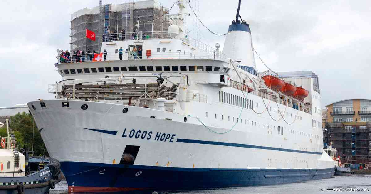 Massive cruise ship full of books docks in Cardiff Bay and is inviting people on board