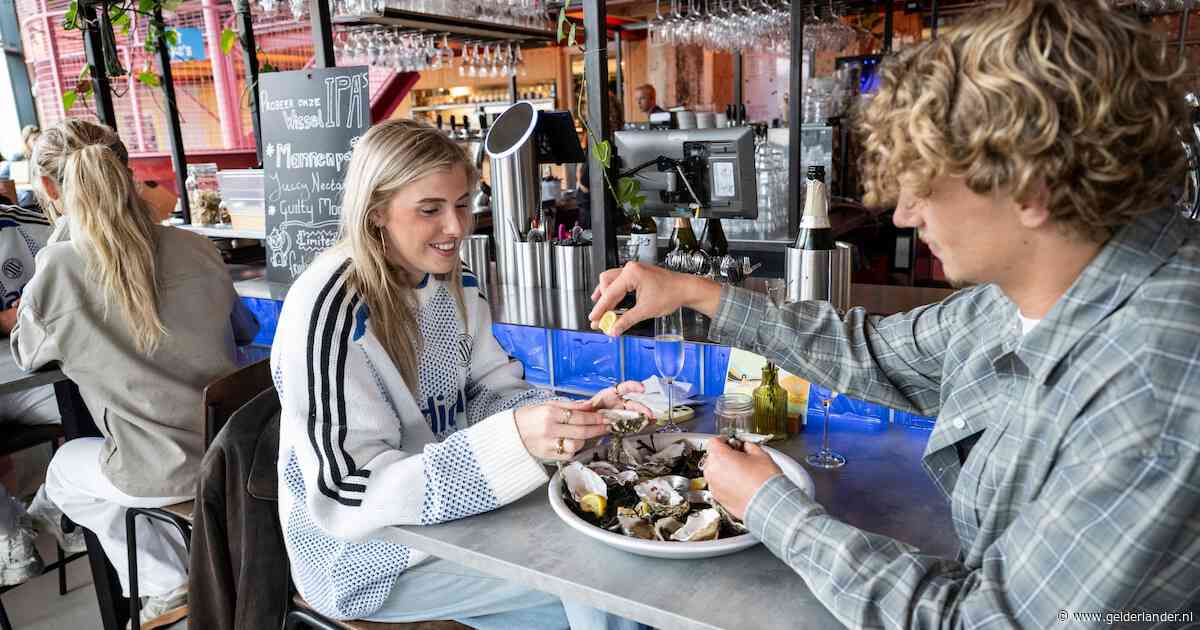 Een oester voor 1,50 euro? In Nijmeegse restaurants is het luxeproduct een stuntartikel: ‘Populairder dan ooit’