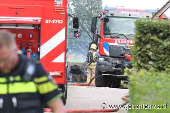 Open schuur grotendeels verwoest door brand