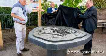 Steenbergen van 1827 vereeuwigd in maquette van brons: ‘Ik maak een diepe buiging voor de tekenaars van toen’