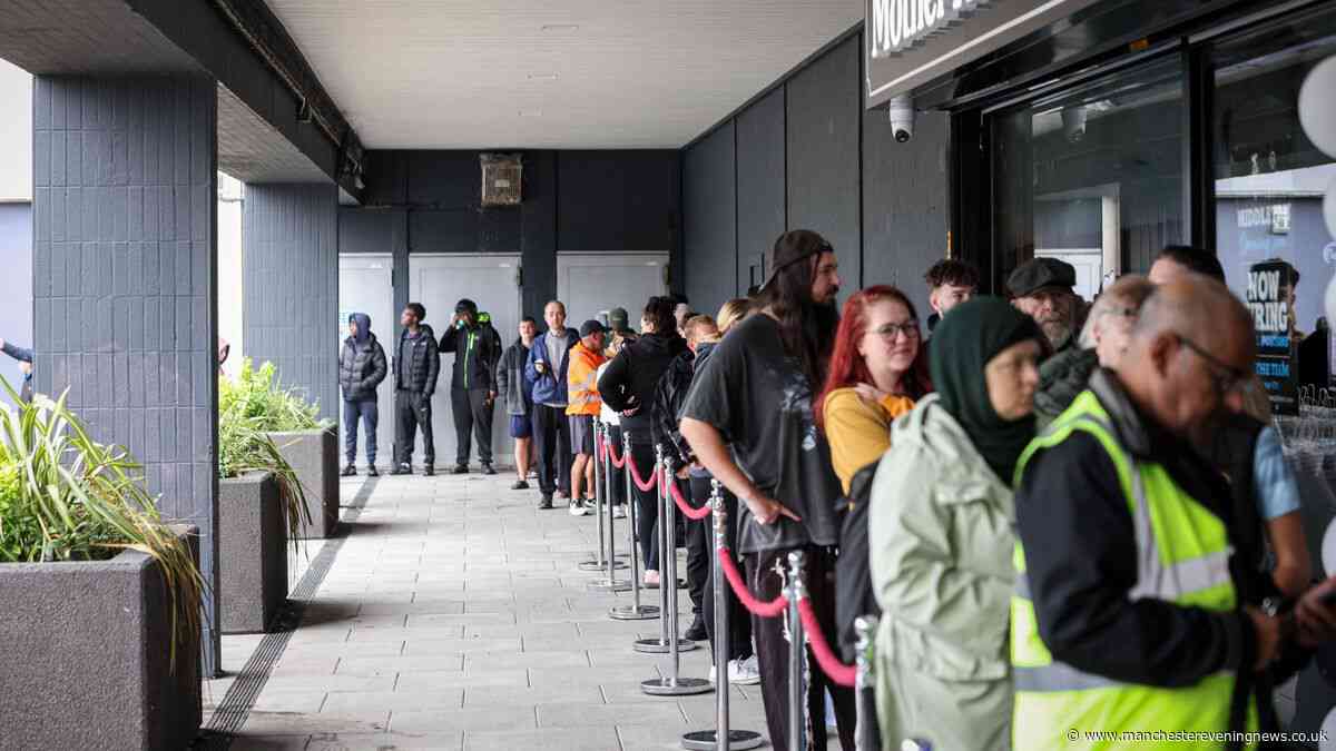 Hundreds queue for hours to bag 45p fish and chips in Middleton