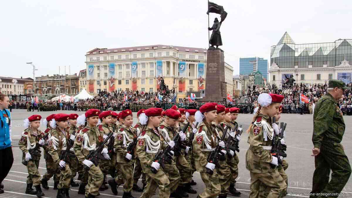 Putins Propaganda beginnt im Klassenzimmer: „Wir hämmern es in den Kopf: Du bist eine militärische Einheit“