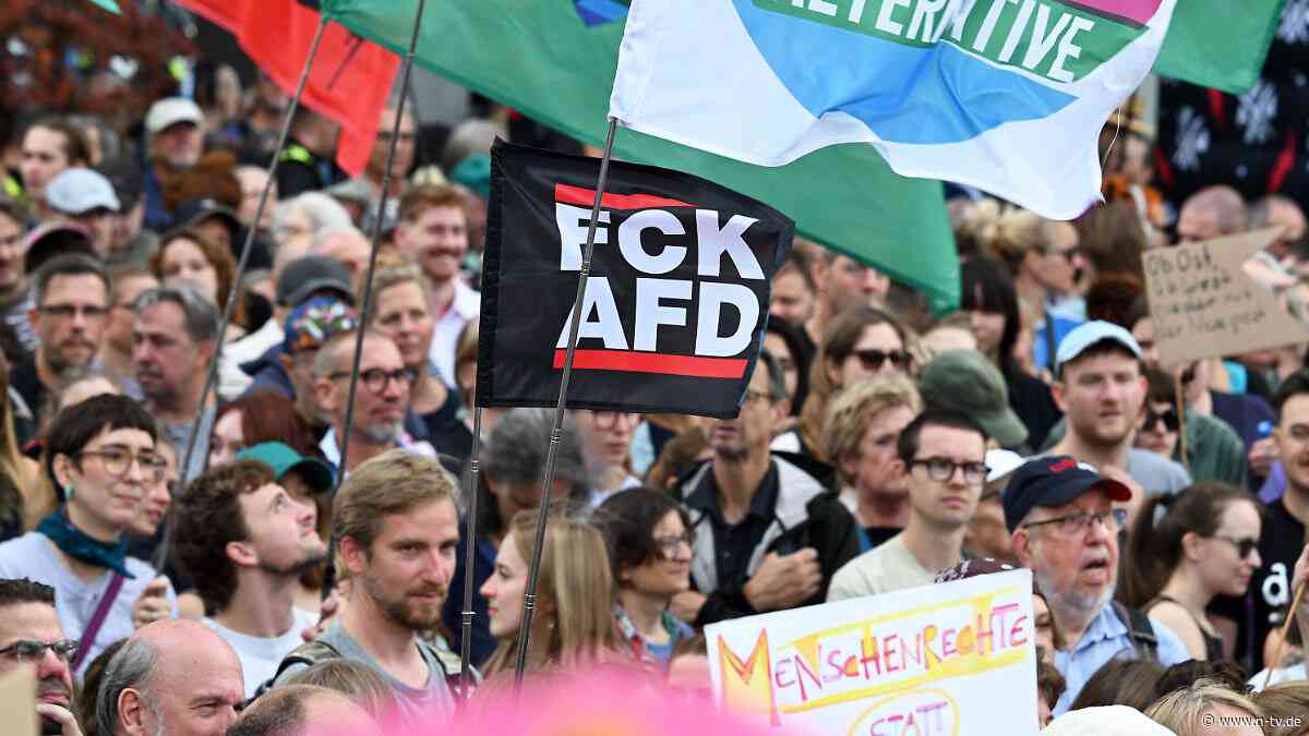 Bundesweite Proteste: Zehntausende demonstrieren gegen Rechtsextremismus