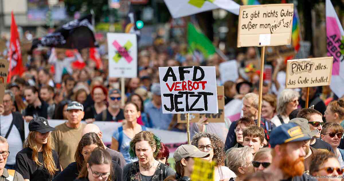 Zehntausende demonstrieren gegen Rechtsextremismus