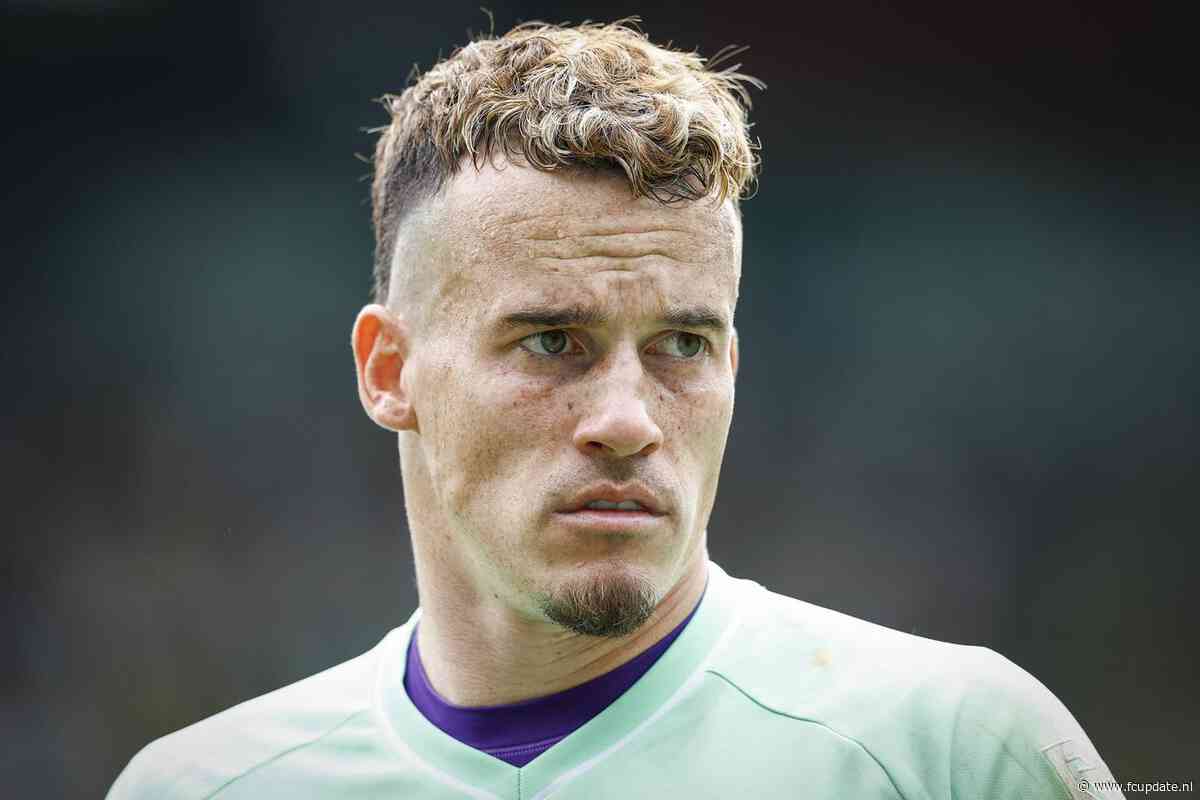 Etienne Vaessen mikpunt van spreekkoor tijdens Go Ahead Eagles - FC Groningen