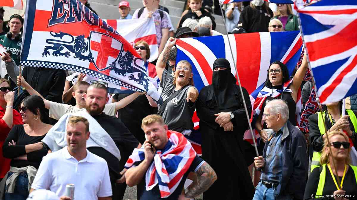 Arrests at anti-immigration protest in Portsmouth as large police presence in place