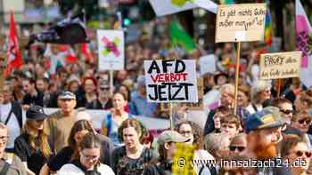Zehntausende demonstrieren gegen Rechtsextremismus