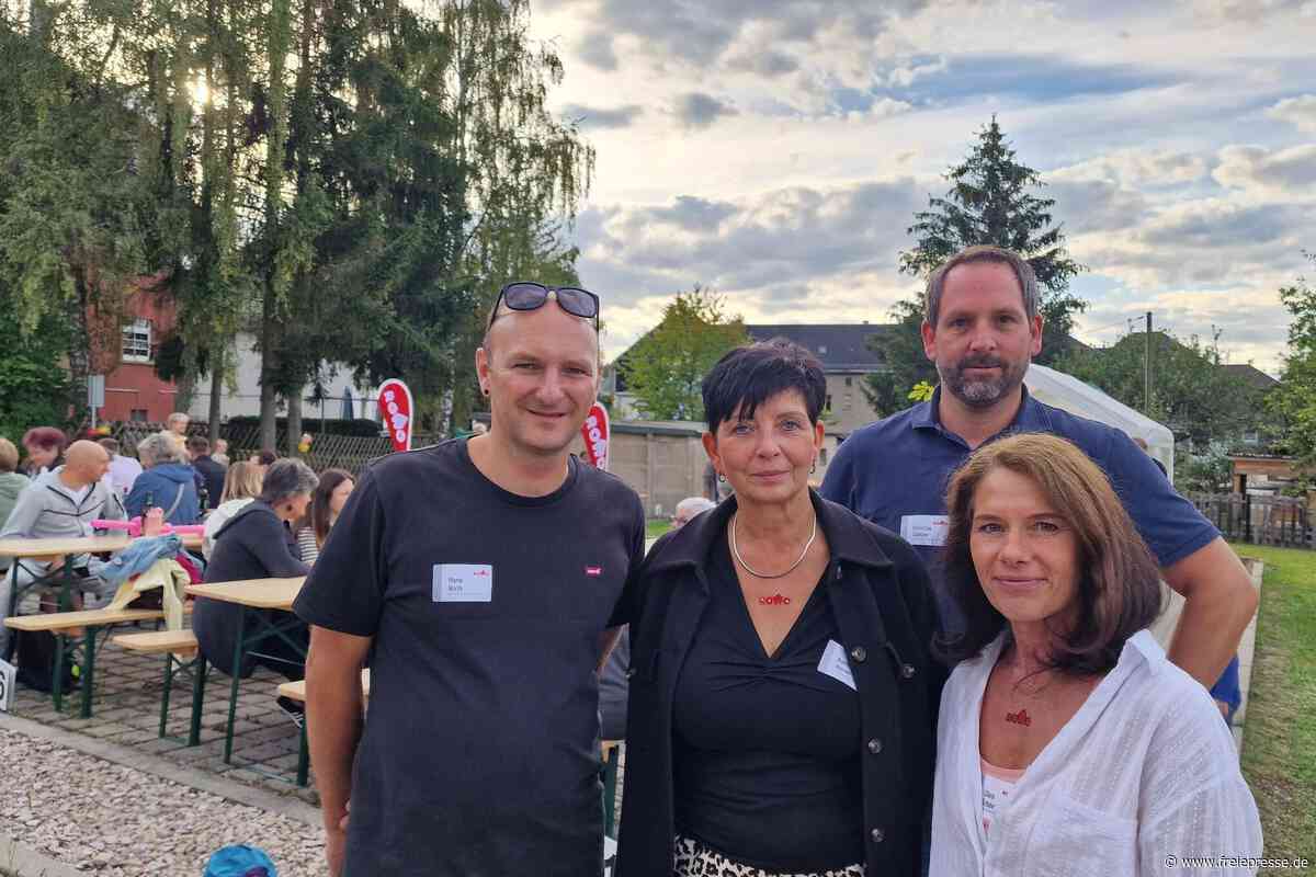 Lauschige Hinterhof-Party: Neue Rodewischer Wohnbau-Chefin stell sich Mietern vor