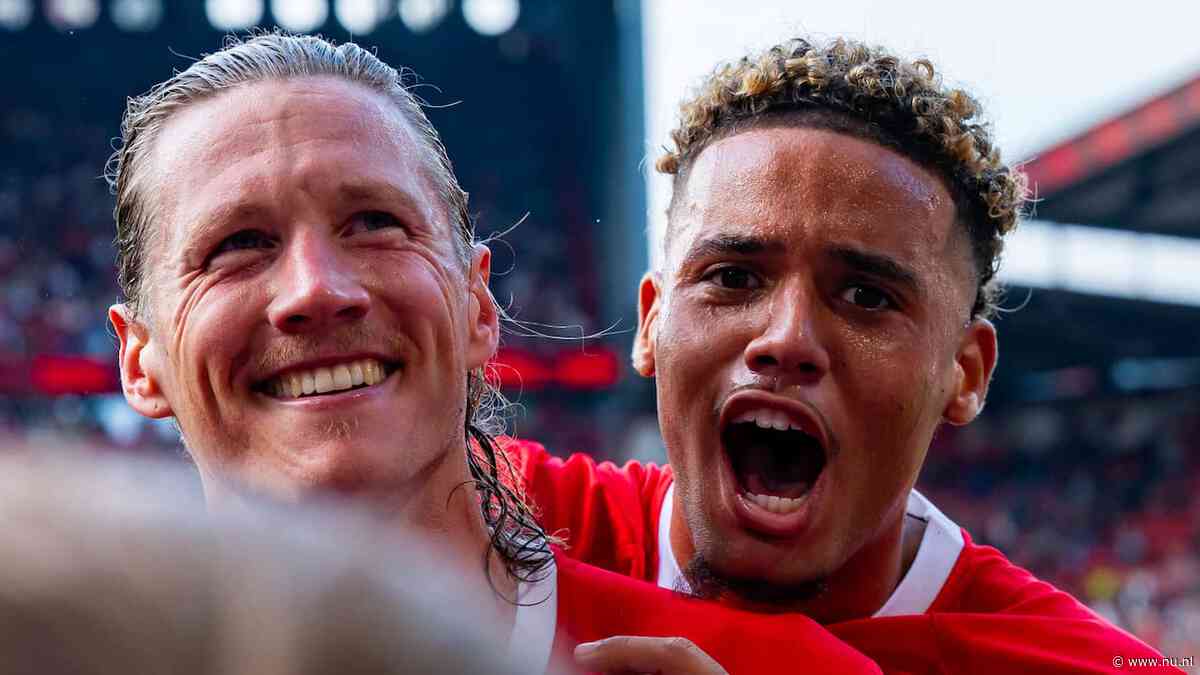 Weghorst benut penalty nu wél: 'Met de kids geoefend welke kant 'ie op moest'