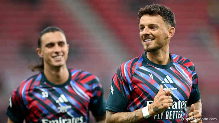 Premier League: Arsenal visit Sunderland after winless Spurs held by Everton