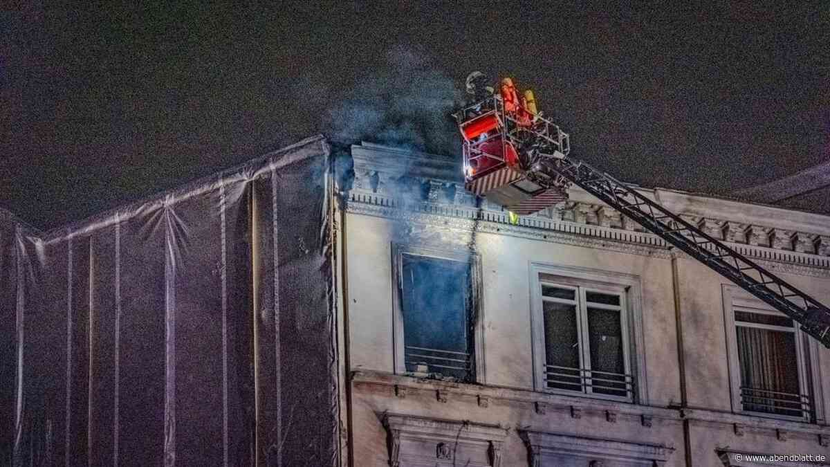 Schon wieder Feuer in Hotel nahe Hauptbahnhof: Zwei Menschen retten sich aufs Dach
