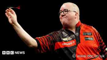 'You do feel like a pop star' - Stephen Bunting on his viral walk-on