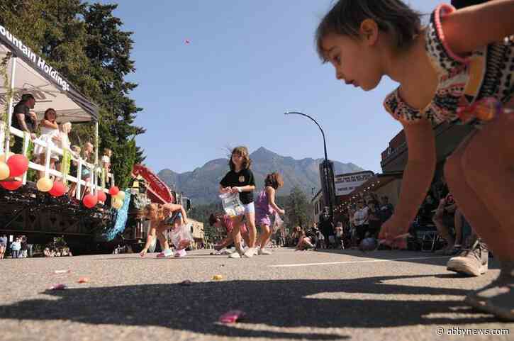 PHOTOS: People take in parade, motorcycle stunts, rides at Hope Brigade Days