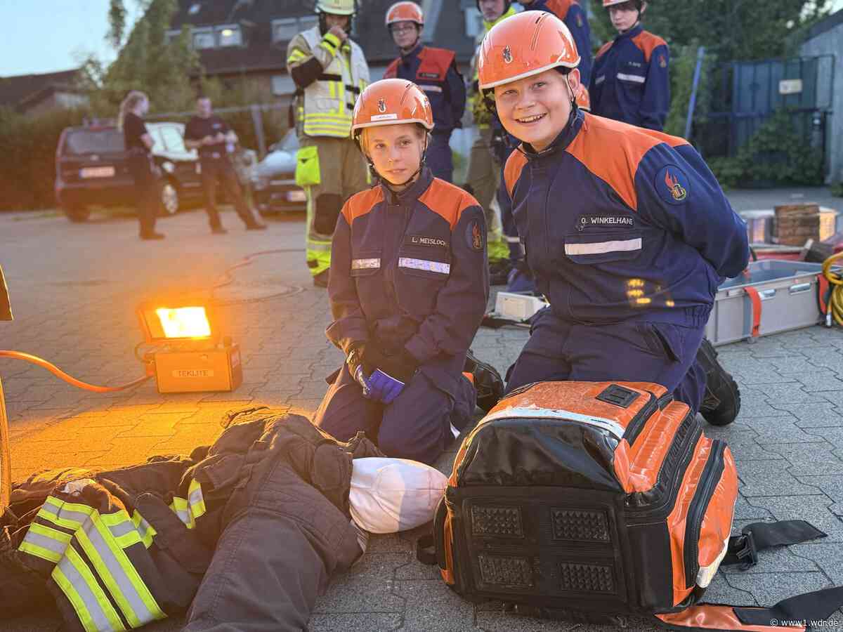 Jugendfeuerwehr Düsseldorf übt den Ernstfall