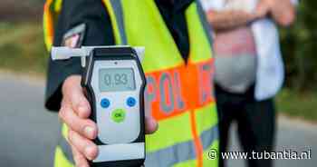 Dronken trucker valt uit vrachtwagen, die nog twee kilometer doordendert
