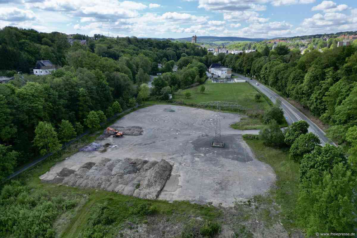 Blumen statt Autos: Großer Parkplatz in Auerbach fällt bald weg