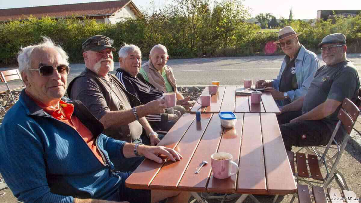 Treue Rentner-Runde „Else Kling“: Täglich Kaffee an der Tanke