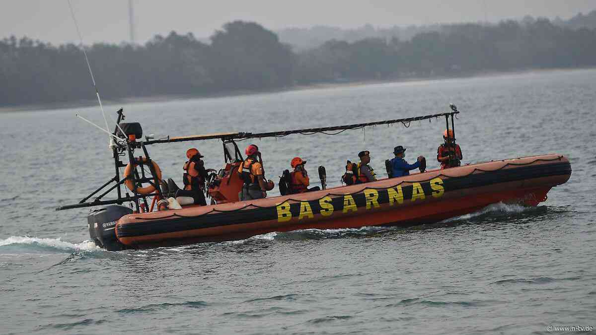 Kontakt zu Fähre bricht ab: Schiffsunglück in Indonesien - 140 Menschen vermisst
