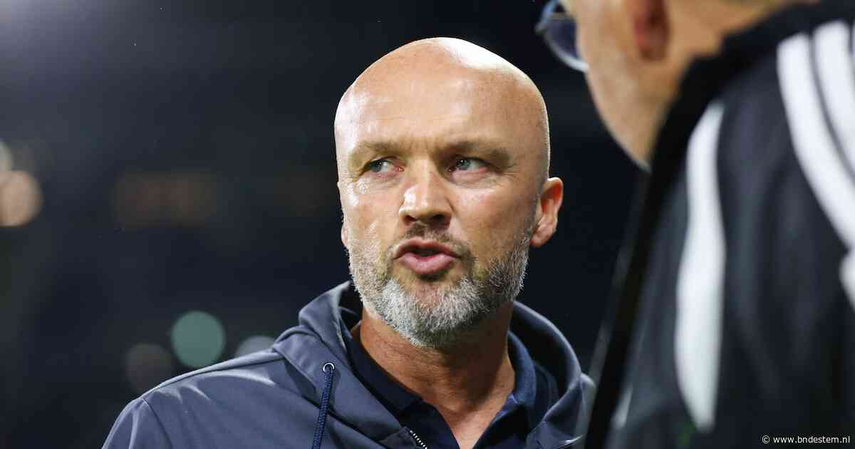 ‘Veruit de slechtste wedstrijd die ik ooit heb gecoacht’: Dick Schreuder keihard voor NEC na afgang tegen Cambuur