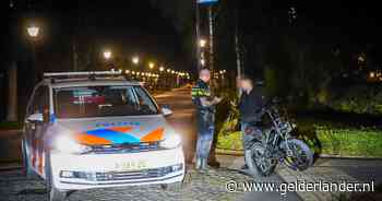 Politie achter­volgt grote groep jonge fatbikers in Eindhoven na melding van gewelddadi­ge beroving