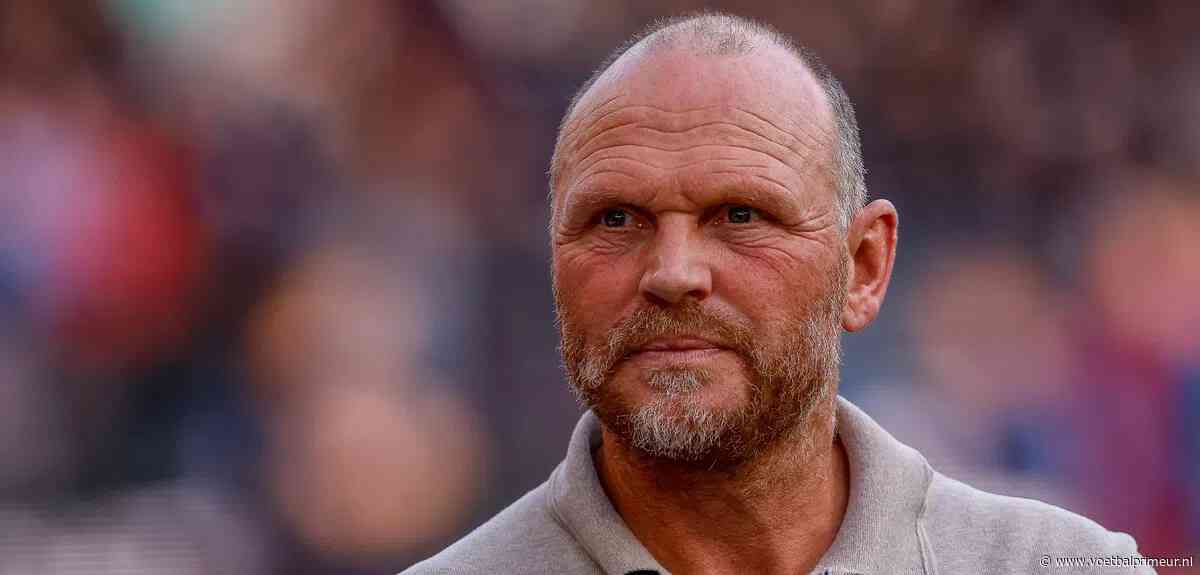 Go Ahead-trainer Oosting vol ongeloof na gelijkspel: 'Voetbal is oneerlijk'