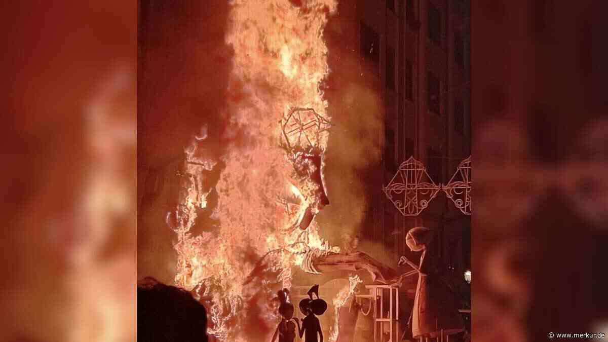„War sehr spontan“: Junge Münchnerin baut Figur bei Feuer-Fest in Spanien