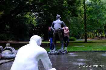 Nicole Eisenmans „Sketch for a Fountain“: Eine Stadt umarmt einen Brunnen