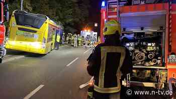 Ein Opfer in Lebensgefahr: Elf Verletzte nach schwerem Busunfall in Berlin