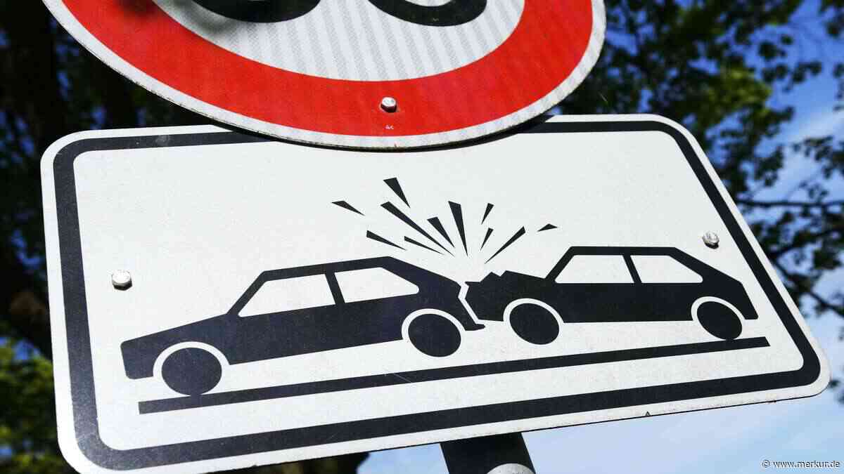 Auffahrunfall auf der EBE 4: Renault-Fahrer schwer verletzt