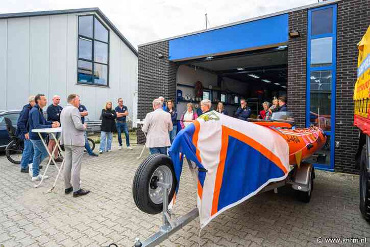 Nieuwe reddingboot Sietze Politiek gedoopt op Vlieland