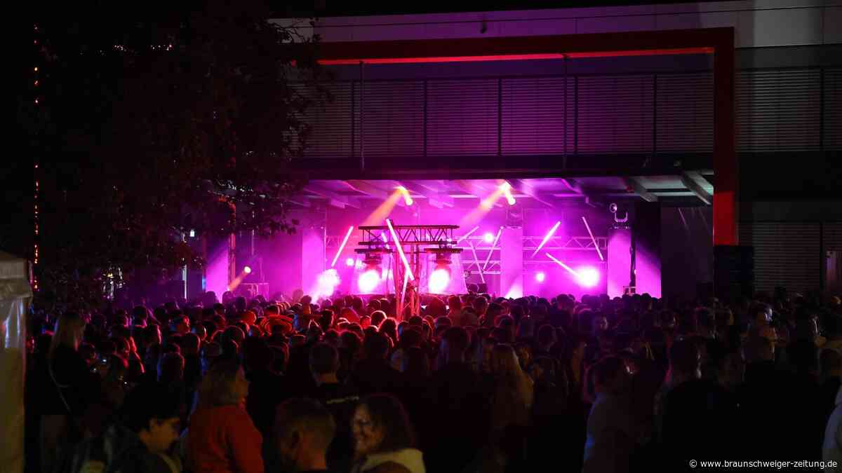 Erstmals an zwei Tagen - Okerinsel-Festival in Braunschweig lockt Zehntausende