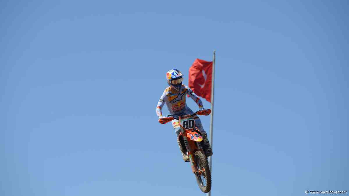 Motorcrosser Jeffrey Herlings blijft ook na binnenslepen wereldtitel winnen in MXGP-klasse