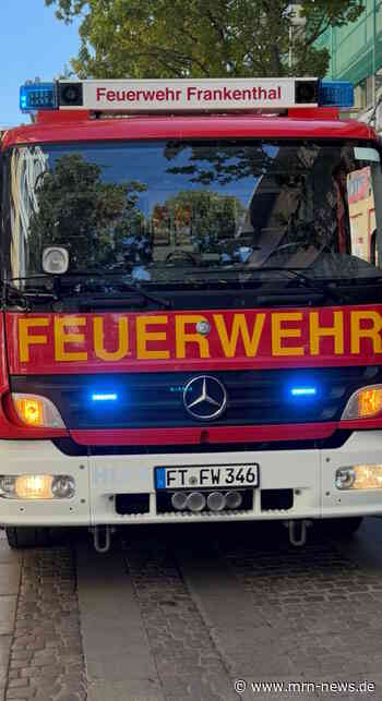 Frankenthal –  Salpetersäure tritt aus Lkw-Auflieger aus: Firmengelände  evakuiert