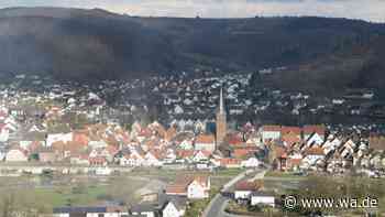 Mit Fachwerkhäusern und Wallanlage: Historischer Ortskern in NRW liegt an malerischem Berg