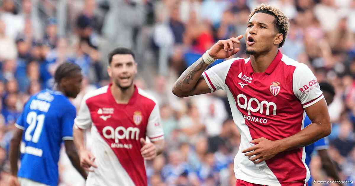 Spits AS Monaco biedt excuses aan na maken moordgebaar naar fans: ‘Het is verkeerd begrepen’