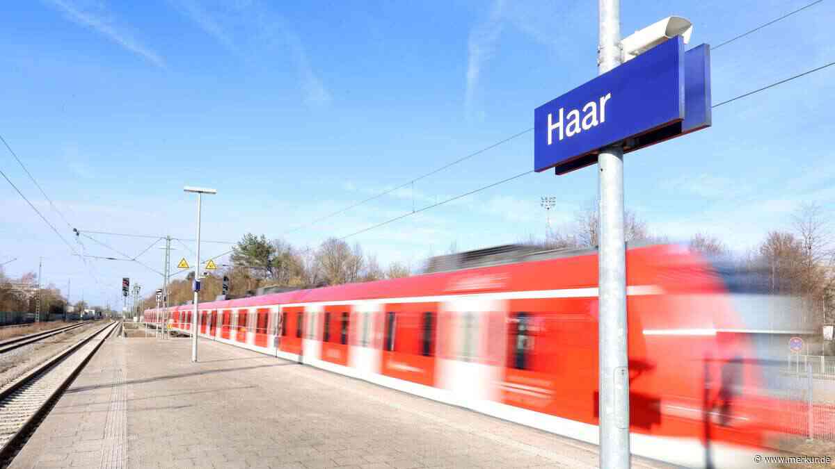 Betrunkene erfindet Schützen: Bahnhof Haar gesperrt