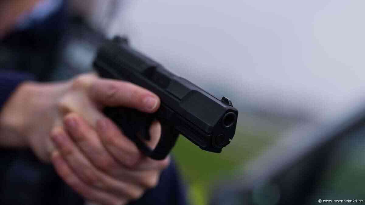 Warnschüsse, Pfefferspray und Elektroschocker: Polizei stoppt bewaffneten Mann (38) bei Bamberg