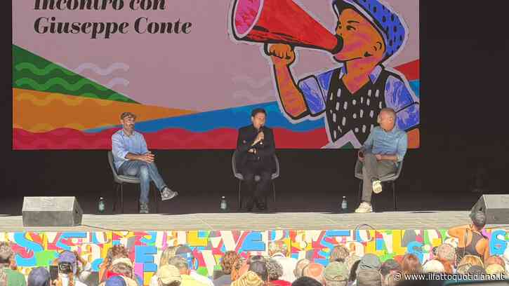 Giuseppe Conte alla Festa del Fatto: “Campo largo? Il M5s non sottoscriverà un programma se si continua a dare armi a gogò all’Ucraina”